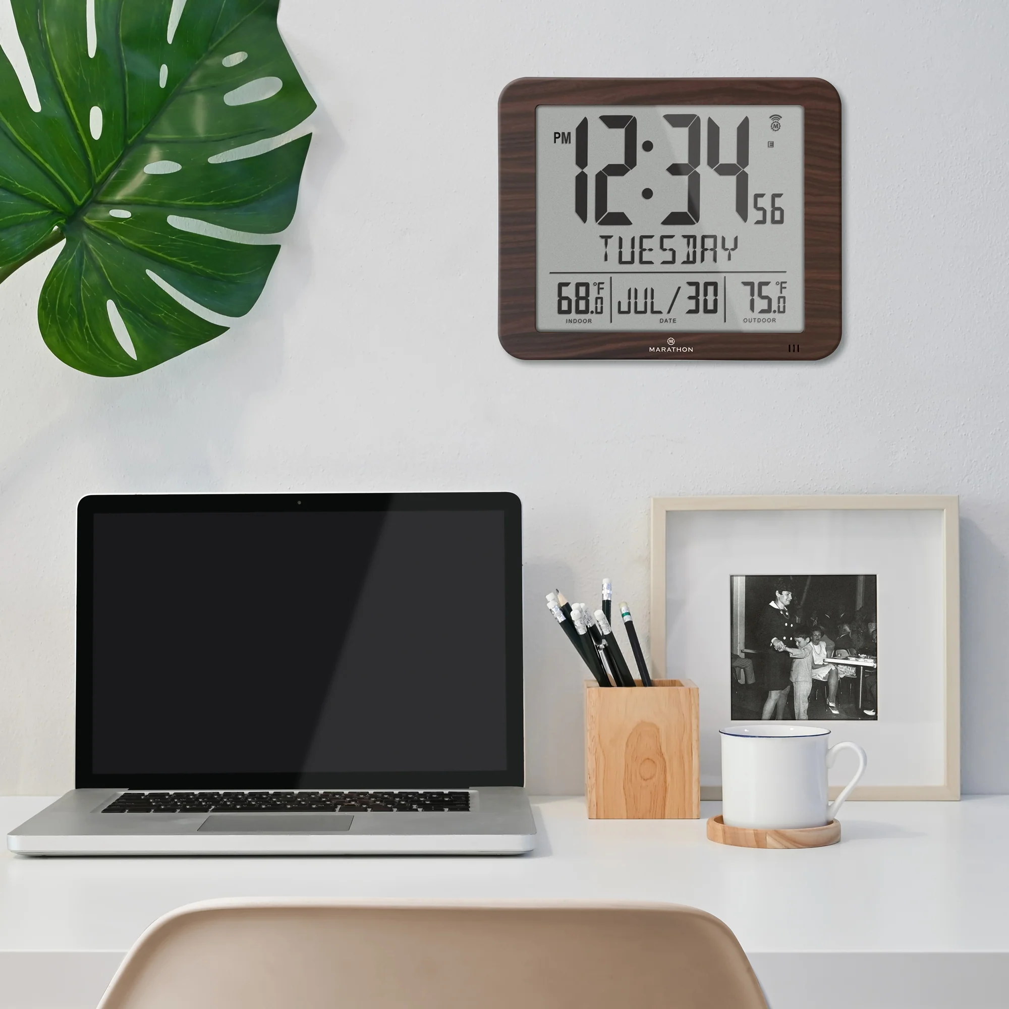 Slim Self-Setting Full Calendar Wall Clock with Indoor/Outdoor Temperature 22 Slim Self-Setting Full Calendar Wall Clock with Indoor/Outdoor Temperature
