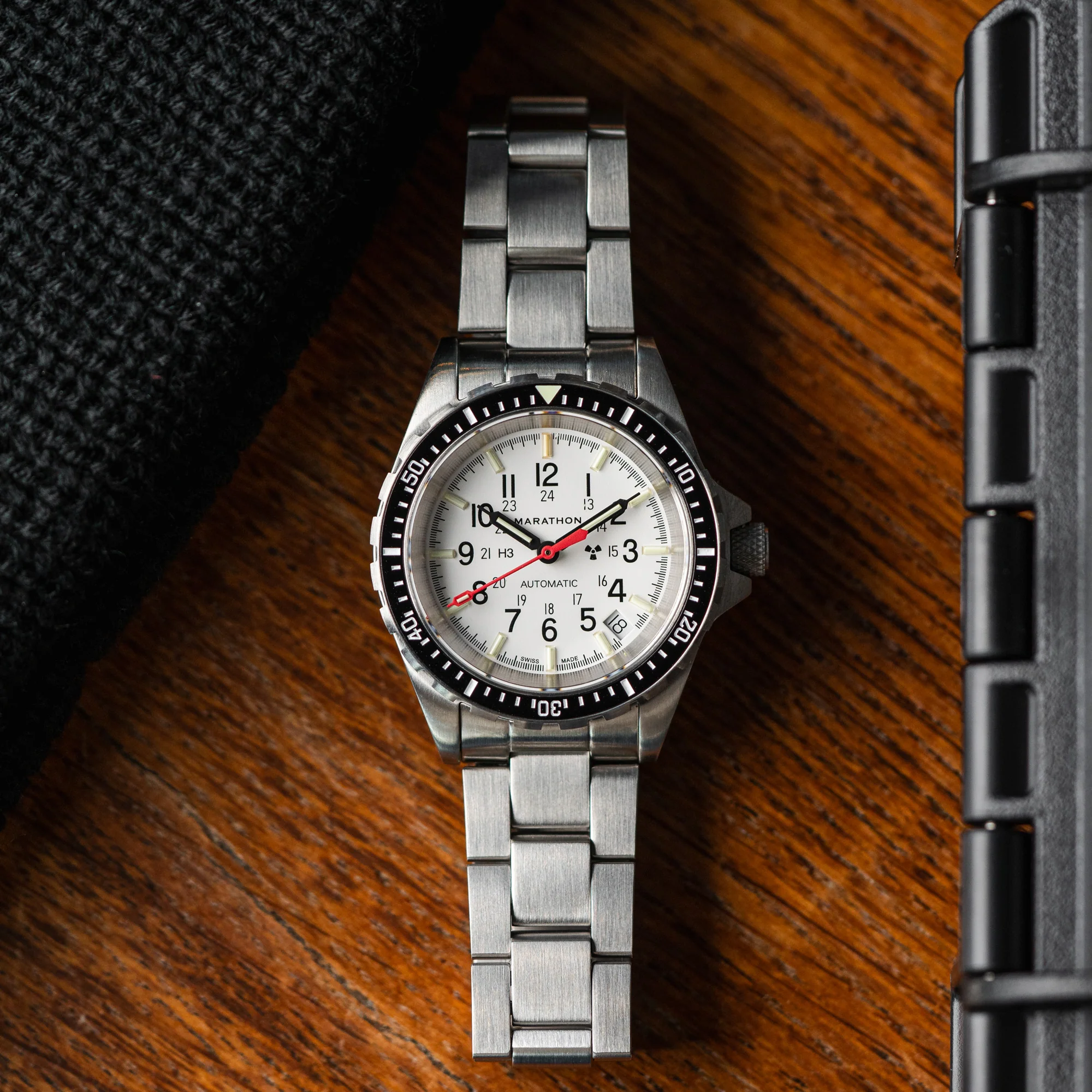 36mm Arctic Edition Medium Diver's Automatic (MSAR Auto) with Stainless Steel Bracelet 8 36mm Arctic Edition Medium Diver's Automatic (MSAR Auto) with Stainless Steel Bracelet
