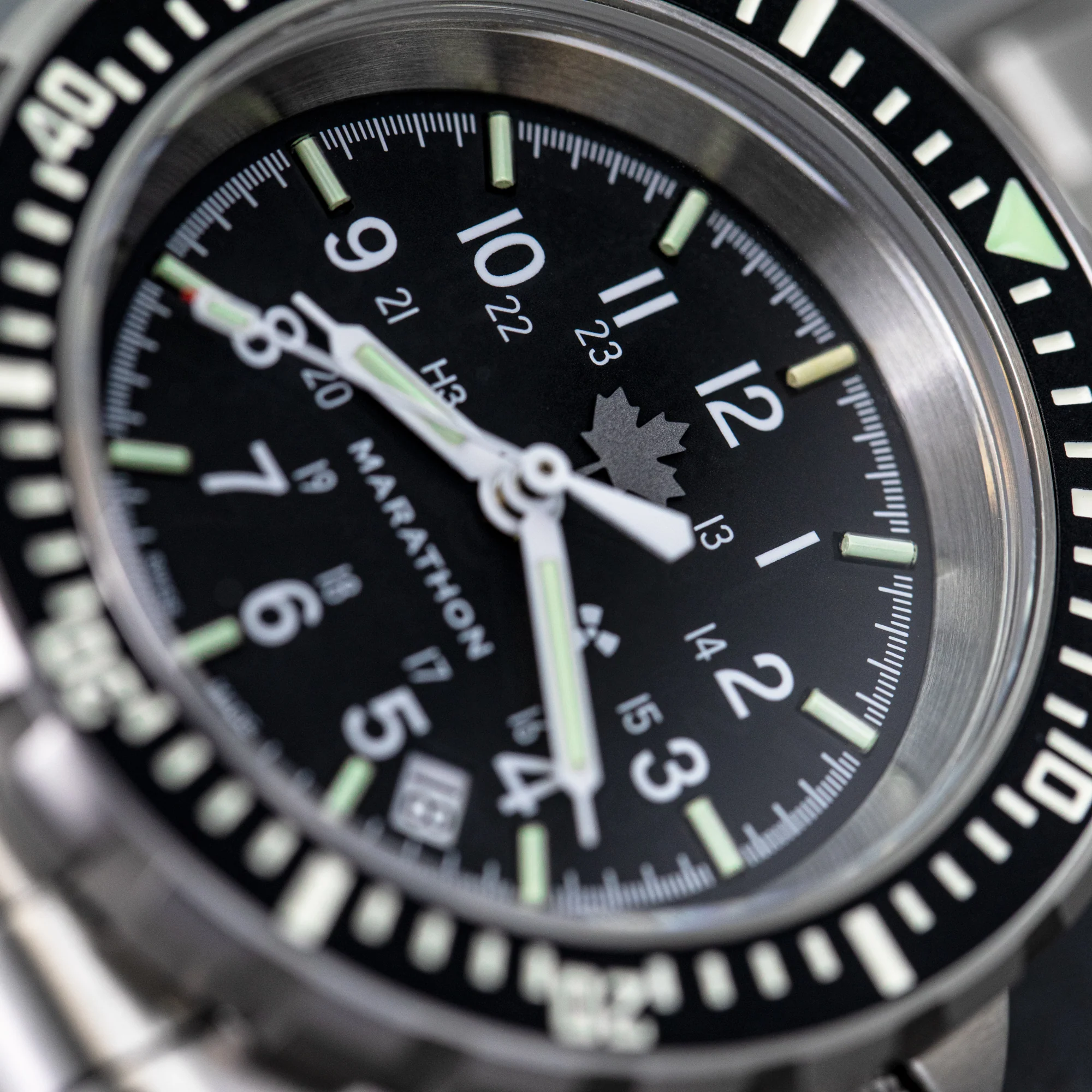 41mm Grey Maple Large Diver's Automatic (GSAR) with Stainless Steel Bracelet 7 41mm Grey Maple Large Diver's Automatic (GSAR) with Stainless Steel Bracelet