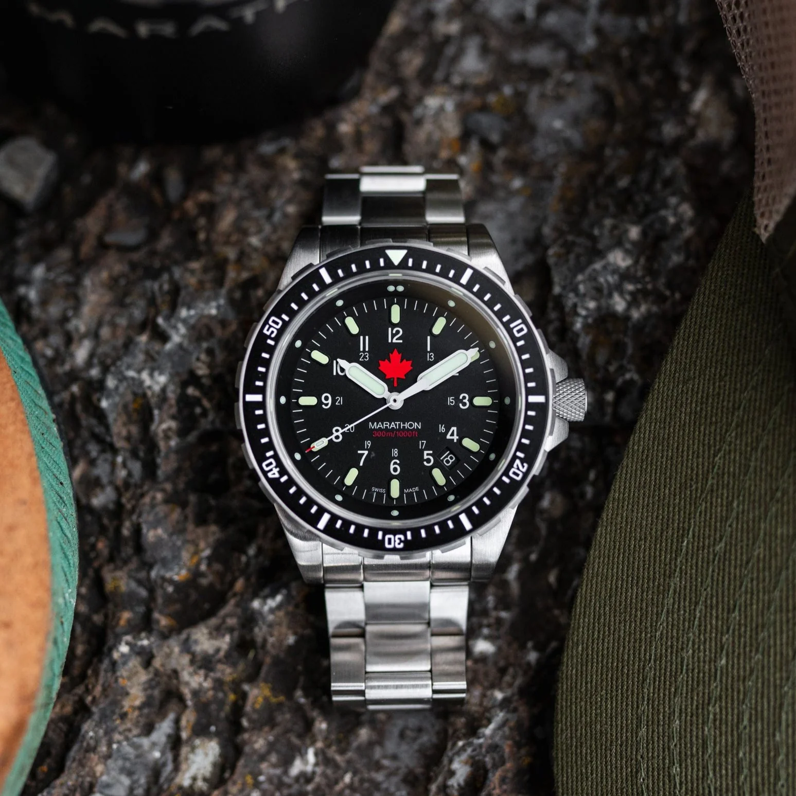 46mm Red Maple Jumbo Diver's Quartz (JSAR) with Stainless Steel Bracelet 5 46mm Red Maple Jumbo Diver's Quartz (JSAR) with Stainless Steel Bracelet