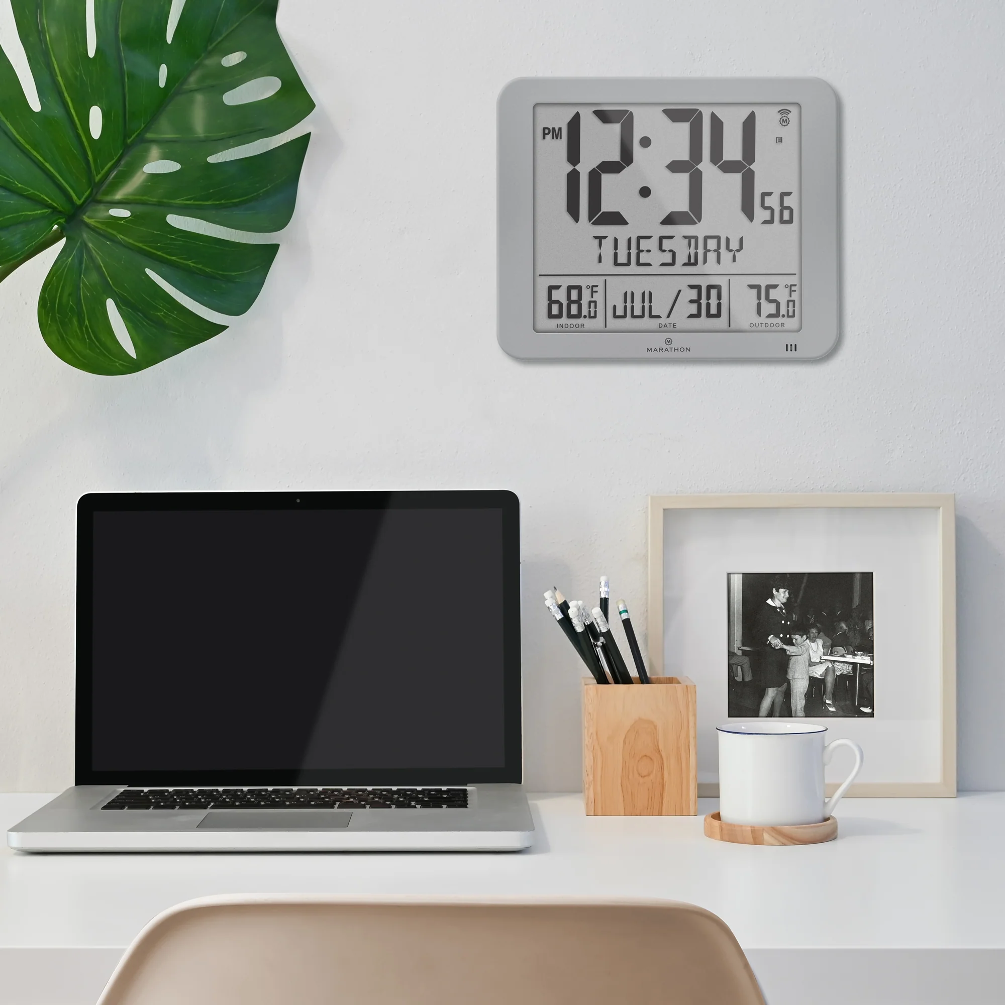 Slim Self-Setting Full Calendar Wall Clock with Indoor/Outdoor Temperature 15 Slim Self-Setting Full Calendar Wall Clock with Indoor/Outdoor Temperature