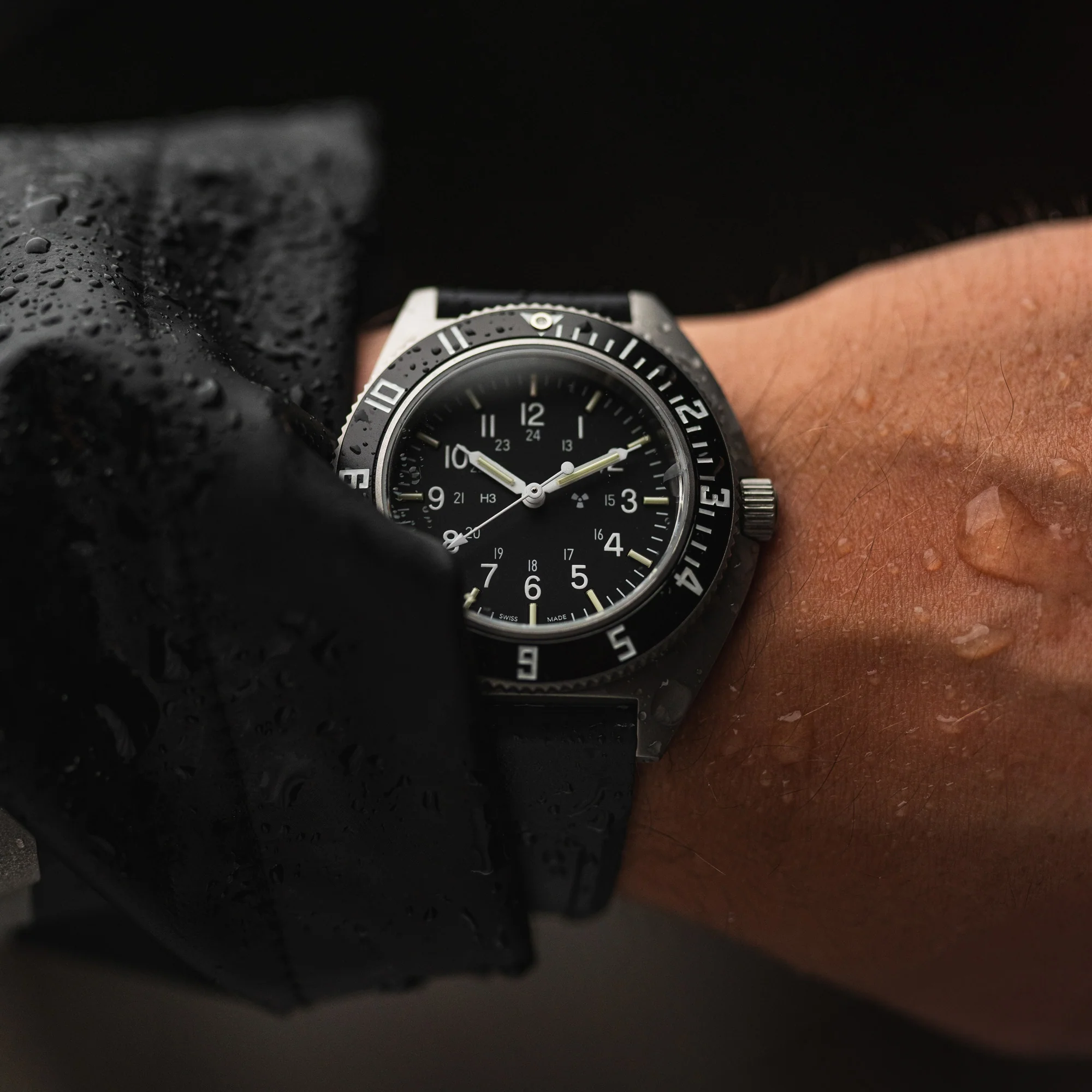 41mm Steel Navigator (SSNAV) on Black 3-Piece Rubber Strap Kit 4 41mm Steel Navigator (SSNAV) on Black 3-Piece Rubber Strap Kit